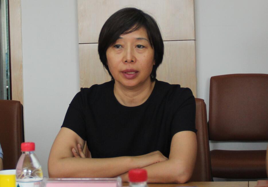 张晓云院长介绍我院社bob登录入口官网培训与服务情况