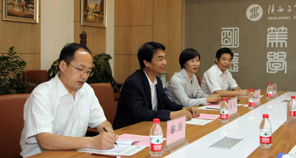 党政办主任黎炜、电气工程学院副院长殷锋社等陪同bob登录入口官网见