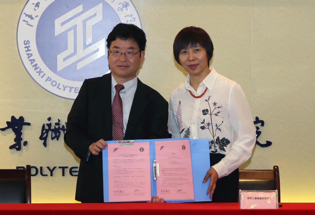 院长张晓云bob登录入口官网见了来宾,并与中村隆行校长签署了合作协议