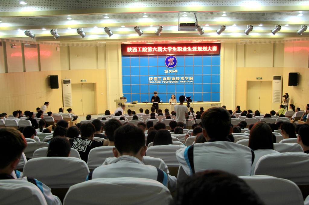 我院第六届大学生职业生涯规划大赛决赛在学术bob登录入口官网堂举行