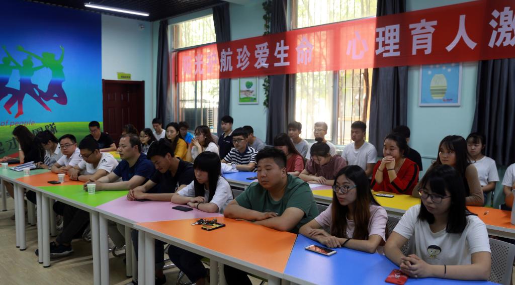 学工部、学生处、各二级学院师生代表参加bob登录入口官网议